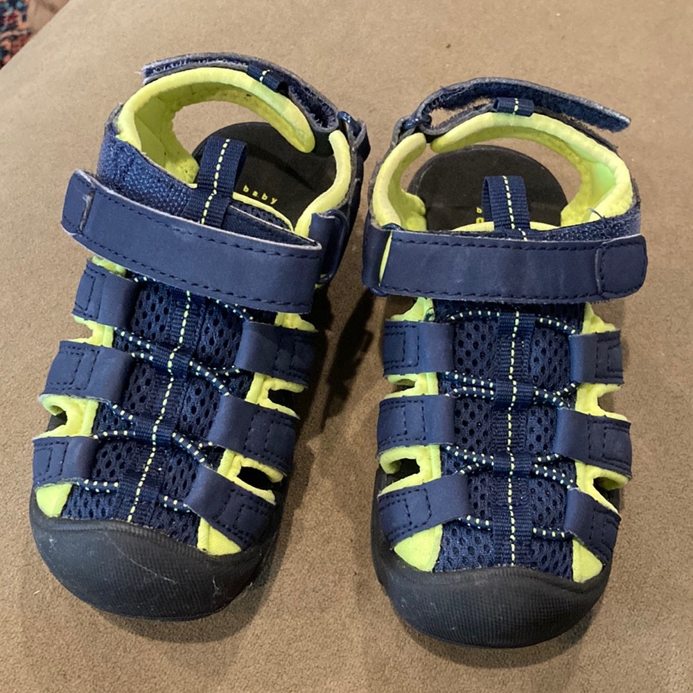 Gap Tech Sandals size 7-8